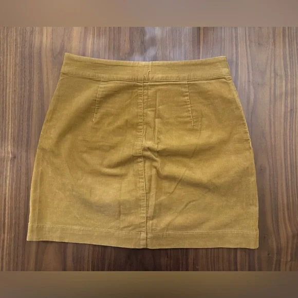 Aritzia Wilfred Free KARMEN Corduroy Mini Skirt Size 8 - Picture 2 of 4